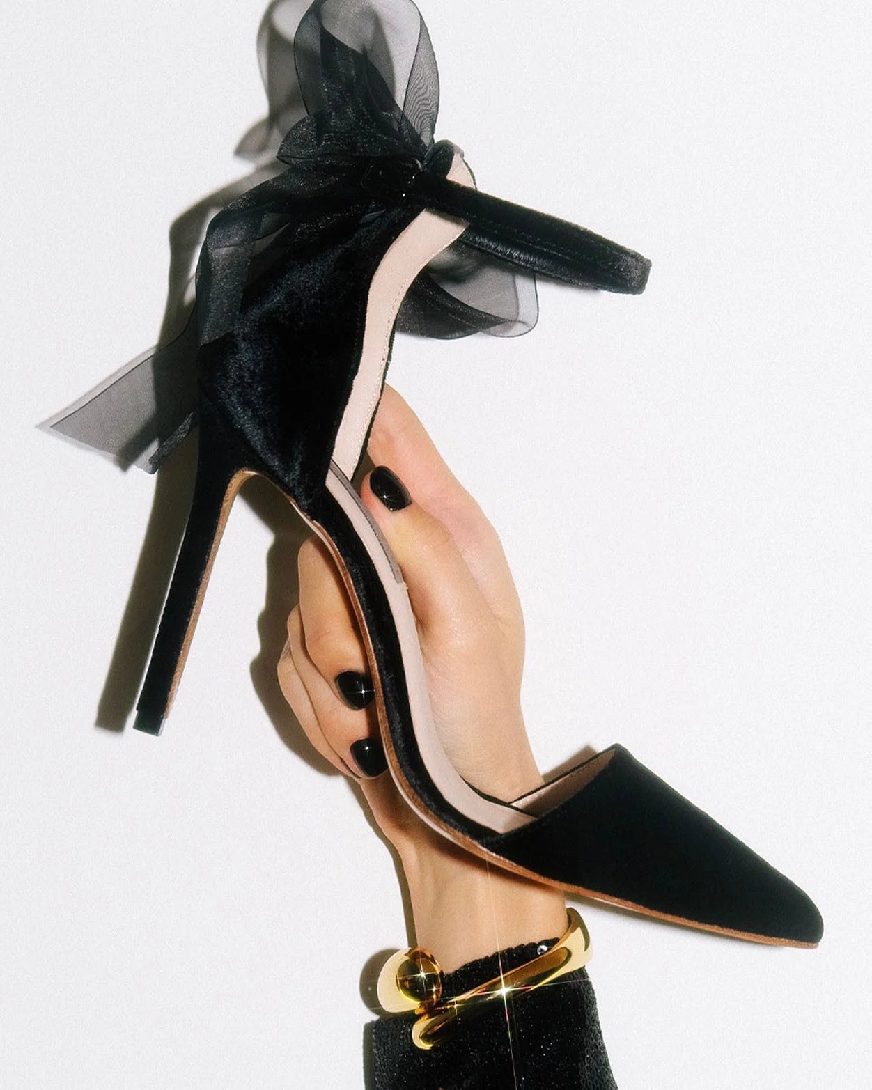 Bow bow heels in black velvet