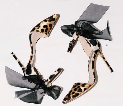 Bow bow heels in leo