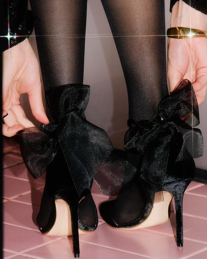 Bow bow heels in black velvet