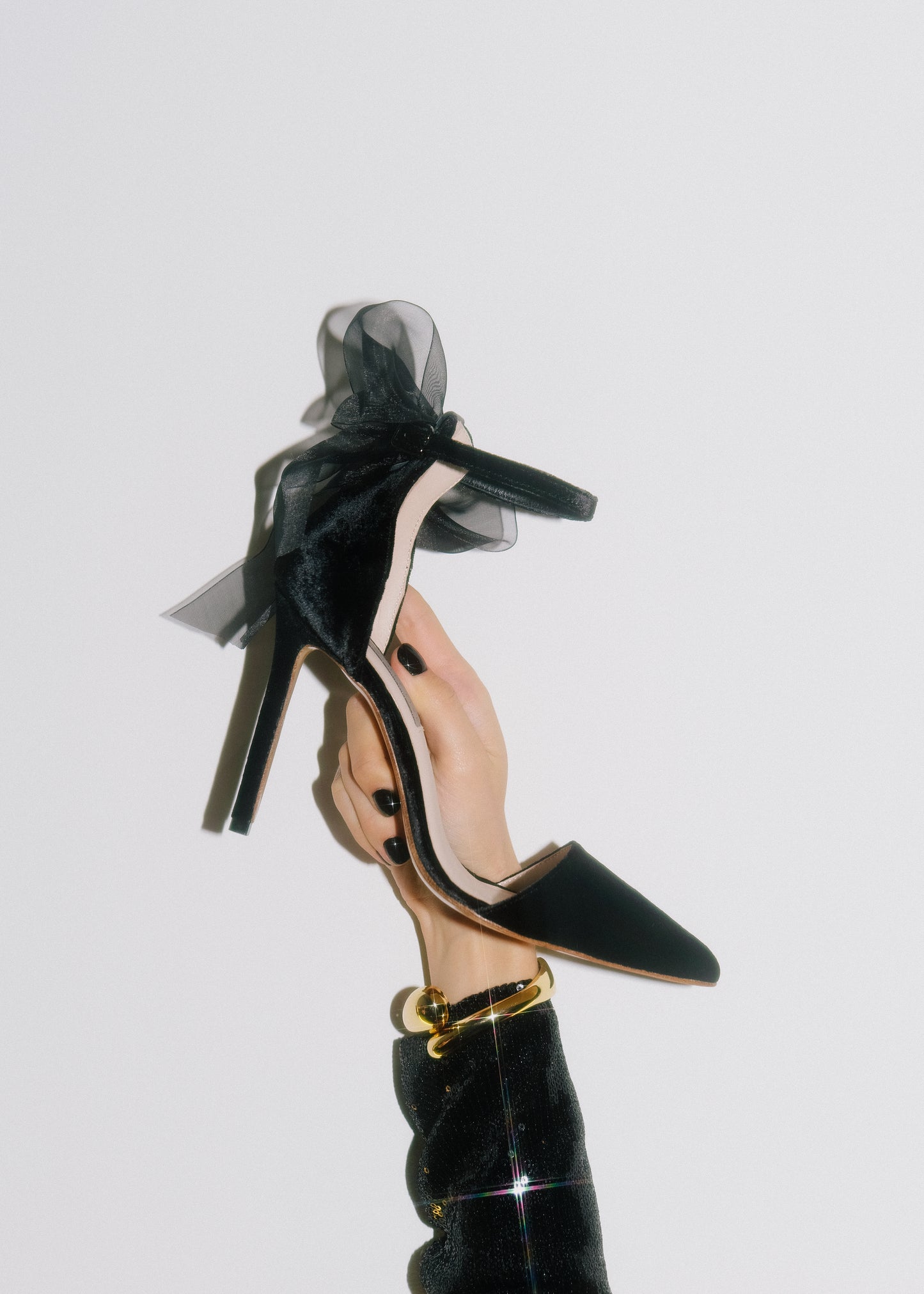 Bow bow heels in black velvet